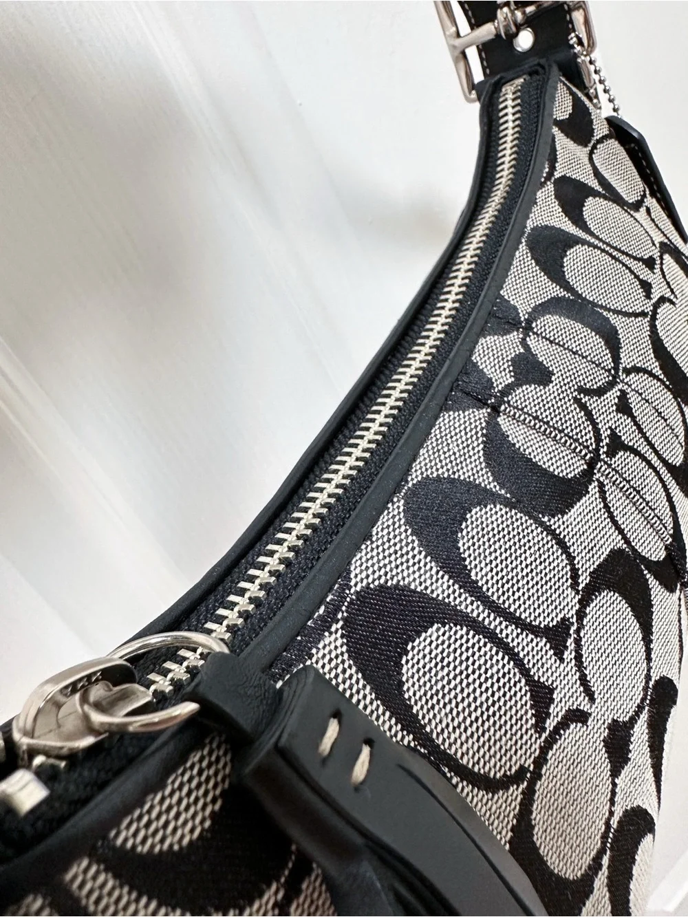 Coach Hamptons Baguette Shoulder Bag Black & Grey Signature Jacquard Canvas Y2K